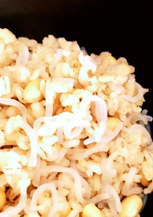 ダイエットに*白滝＆炒り大豆の押し麦ご飯-レシピのメイン写真