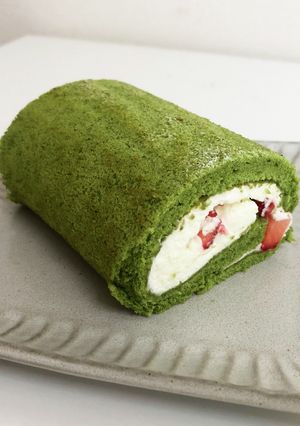 超絶簡単！抹茶とイチゴのロールケーキ-レシピのメイン写真