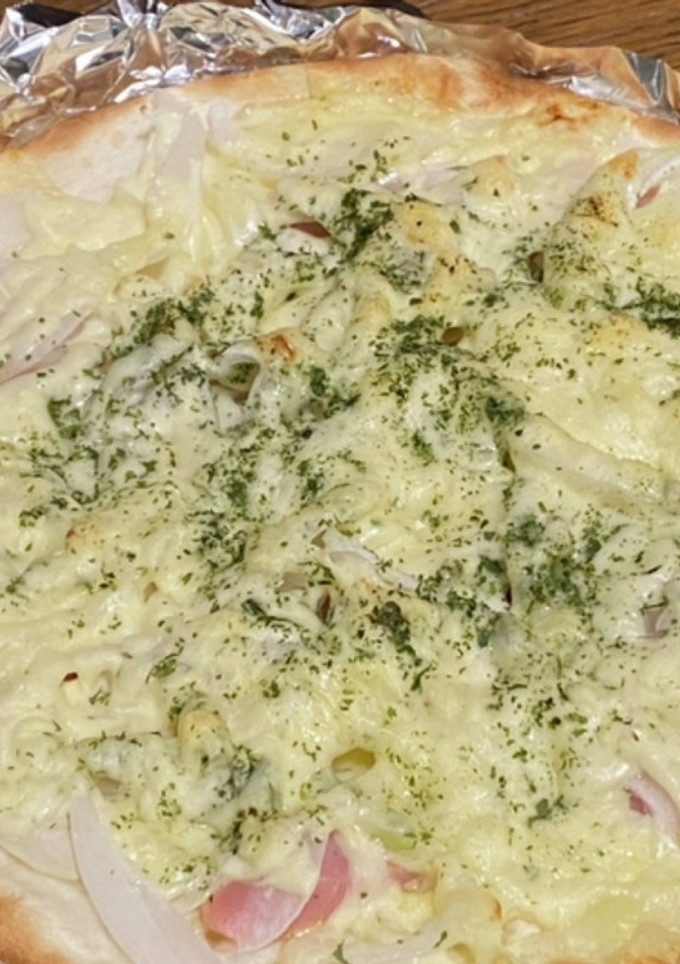新玉ねぎと魚肉ソーセージのマヨ風味ピザ-レシピのメイン写真