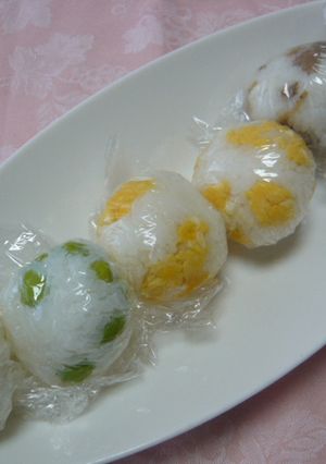 お弁当に♪枝豆・卵焼き・そぼろ三色にぎり-レシピのメイン写真