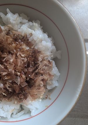 とっても簡単★おかかじょうゆごはん-レシピのメイン写真