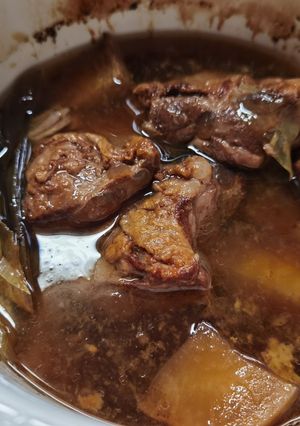 スロークッカーでパイカ肉と大根の煮物-レシピのメイン写真