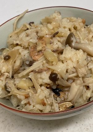 しめじとえのきとサバ缶の炊き込みご飯-レシピのメイン写真