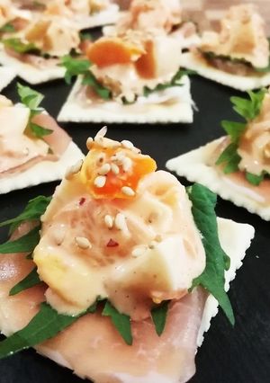 キムチ味噌マヨのタルタルを乗せたカナッペ-レシピのメイン写真
