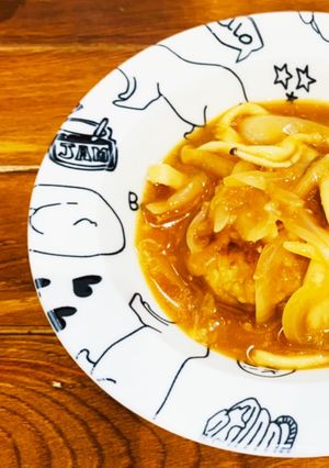 玉ねぎとキノコのカレーハンバーグ煮込み-レシピのメイン写真