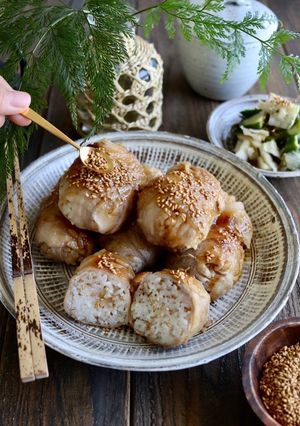 ごまたっぷり肉巻きおにぎり-レシピのメイン写真