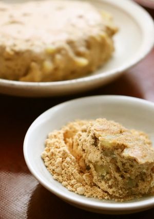 朝昼おやつ♪黄粉をまぶしたホットケーキ-レシピのメイン写真