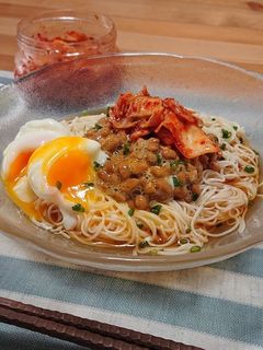 ごま油香る♪キムチ納豆そうめん-レシピのメイン写真