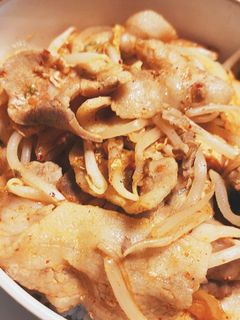 ガッツリ+簡単ご飯【豚キムチ丼】-レシピのメイン写真