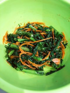 春菊とにんじんの胡麻和え-レシピのメイン写真