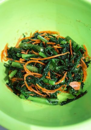 春菊とにんじんの胡麻和え-レシピのメイン写真