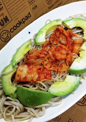 超簡単美味しい！　すごうまアボキムチ蕎麦-レシピのメイン写真