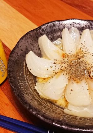 簡単酒肴☆めんつゆバターの蒸しタマネギ-レシピのメイン写真
