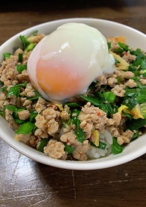 ニラたくさんキムチそぼろ丼-レシピのメイン写真