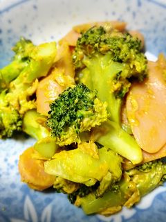 ブロッコリーと魚肉ソーセージのカレー風味-レシピのメイン写真
