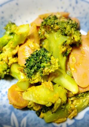 ブロッコリーと魚肉ソーセージのカレー風味-レシピのメイン写真
