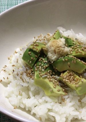 山わさびでいただく☆アボカドしらす丼-レシピのメイン写真