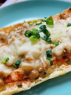 油揚げピザ☆納豆キムチーズ-レシピのメイン写真