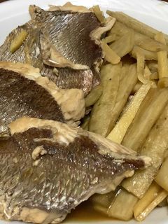ごぼうを美味しく食べるための鯛の煮付け♬-レシピのメイン写真