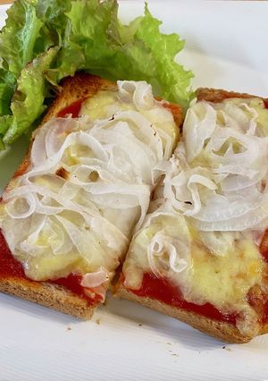 簡単おいしい！玉ねぎたっぷりピザトースト-レシピのメイン写真