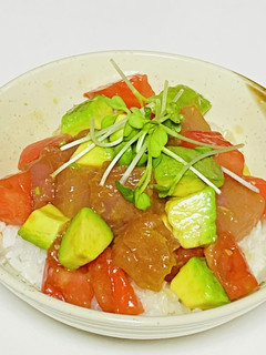 マグロとアボカドのポキ丼-レシピのメイン写真