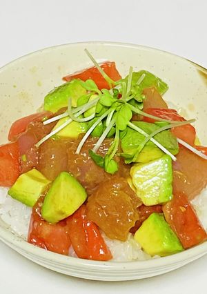 マグロとアボカドのポキ丼-レシピのメイン写真