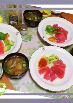 ご飯にハンハペンかさ増し★鮪アボいくら丼-レシピのメイン写真