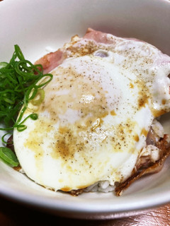 ベーコンエッグ丼-レシピのメイン写真