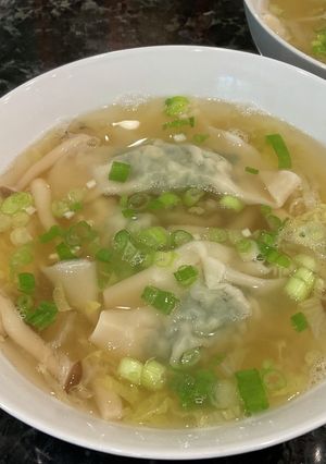冷凍保存の海老ニラワンタンで、簡単スープ-レシピのメイン写真