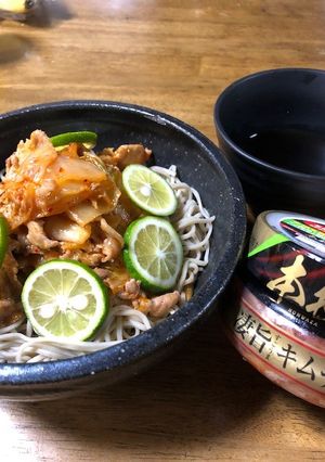 本技 凄旨キムチの豚キムチそばすだち添え-レシピのメイン写真