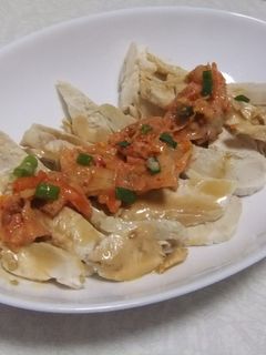 シンプルに♫蒸し鶏ゴマダレにキムチ-レシピのメイン写真