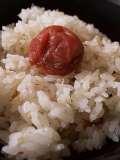 簡単!梅としらすの炊き込みご飯!-レシピのメイン写真