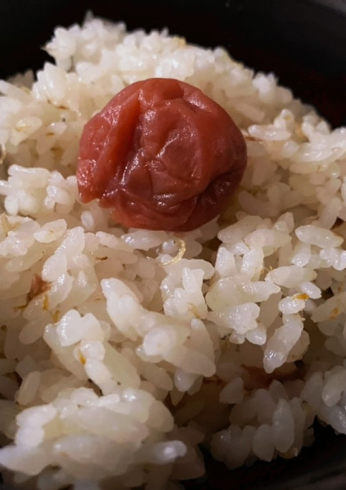 簡単！梅としらすの炊き込みご飯！-レシピのメイン写真