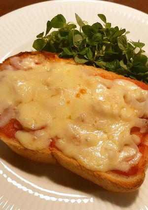 発酵玉葱の梅トマトソースチーズトースト-レシピのメイン写真