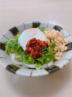 温泉たまごと食べるラー油の冷やしうどん-レシピのメイン写真