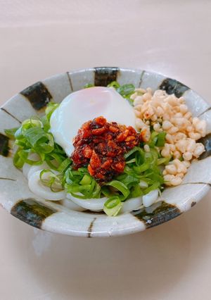 温泉たまごと食べるラー油の冷やしうどん-レシピのメイン写真
