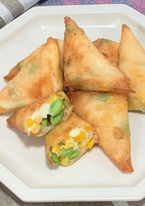 コーンと枝豆のクリームチーズ三角揚げ-レシピのメイン写真