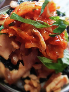 鶏チャーシューとキムチの一膳丼-レシピのメイン写真