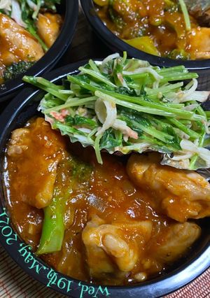鶏チリ丼(豆苗とカニカマ和え)-レシピのメイン写真