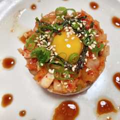 รูปของ まぐろキムチ納豆のセルクル仕立て