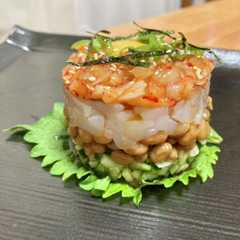 รูปของ イカキムチ納豆のセルクル仕立て