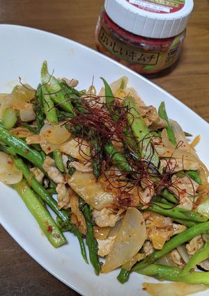 旬菜　アスパラと新玉ねぎ豚キムチ炒め-レシピのメイン写真