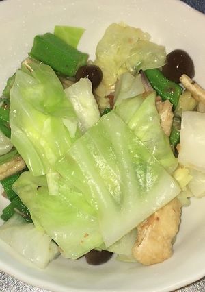 オクラとキャベツと油揚げの梅肉温サラダ-レシピのメイン写真