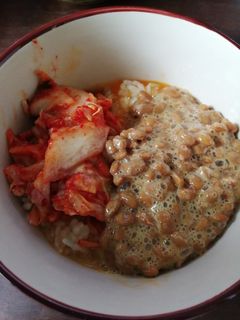 朝ごはんで。キムチ納豆卵かけご飯-レシピのメイン写真