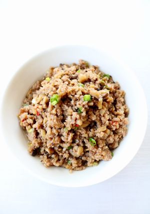 ご飯に乗せて【キノコ豚そぼろ】そぼろ丼-レシピのメイン写真