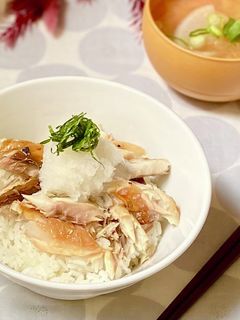 ほぐした焼きサバ丼-レシピのメイン写真