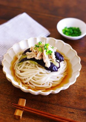 レンジで簡単♪鶏胸肉となすの冷やしうどん-レシピのメイン写真