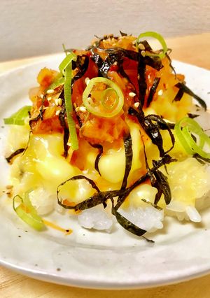 市販のおにぎりにのせてチン♡キムチーズ丼-レシピのメイン写真
