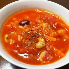 รูปของ 米と豆入りミネストローネ