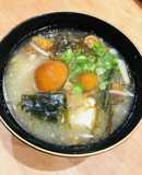 なめこともずくと豆腐の具沢山味噌汁